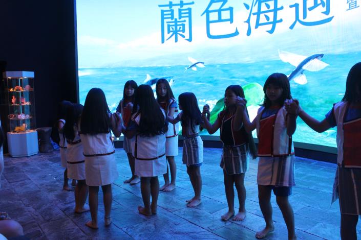 圖3蘭色海遇-孩子透過舞蹈傳遞豐收喜悅與感謝.JPG