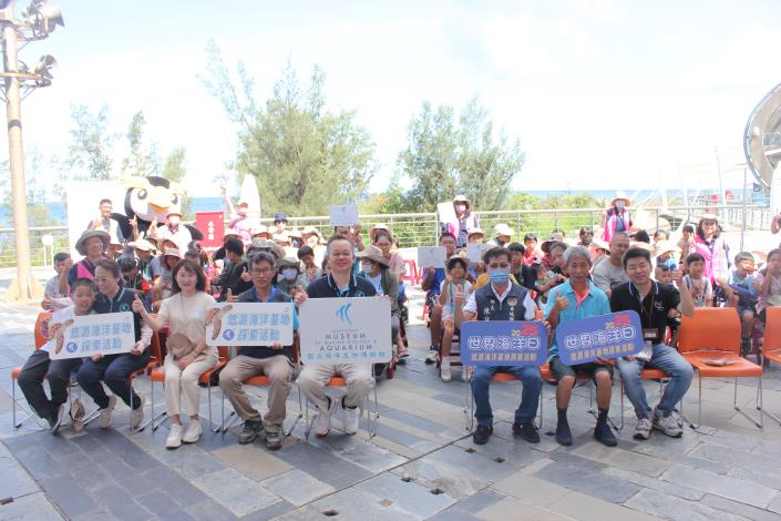 圖1貴賓與家扶中心大合照.JPG