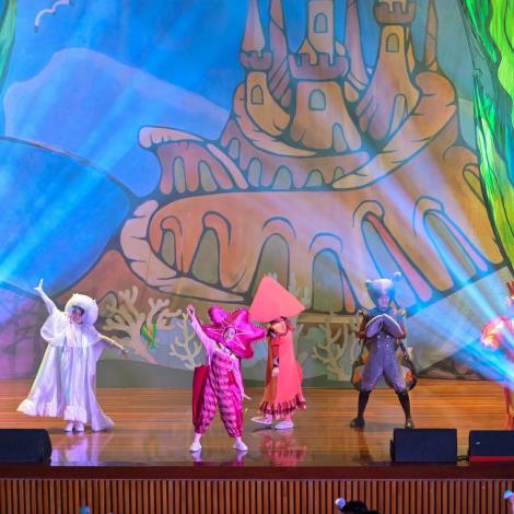 圖3-海生館與蘋果劇團攜手打造海洋大劇場，以精采有趣的戲劇表演，帶領民眾探索海洋議題。