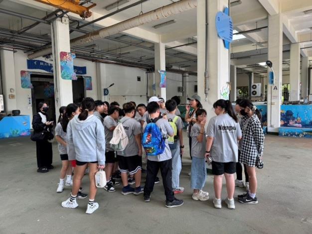 圖4 鹽埔國小 師生參訪海生館水族實驗中心